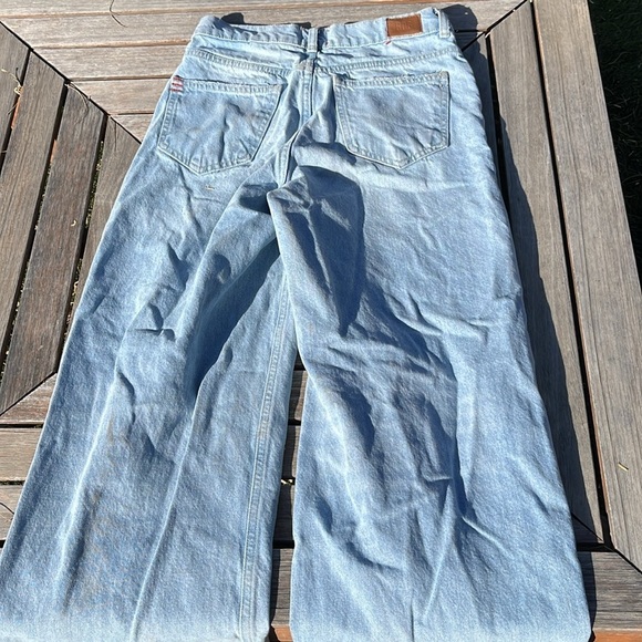 Urban Outfitters BDG light wash  BlueJeans - Picture 3 of 4